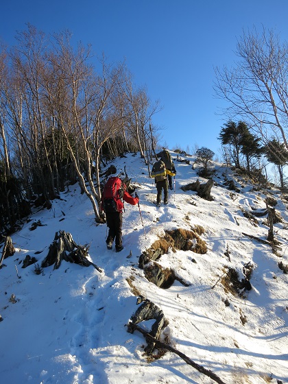 吹上ノ頭まで雪深い登山道