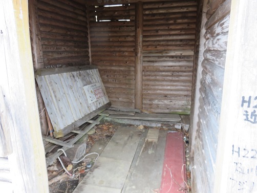 荒廃した天子山地小屋