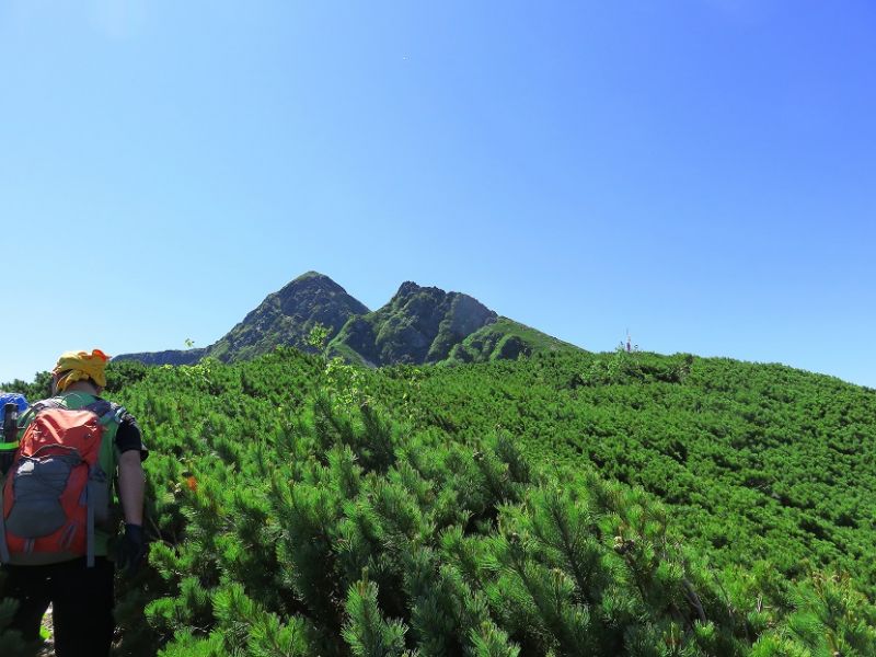 塩見岳は双耳峰