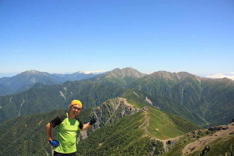 塩見岳山頂からの仙塩尾根景色