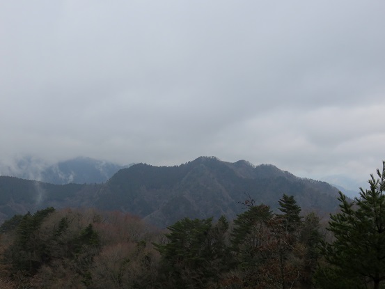 鍋嵐は双耳峰