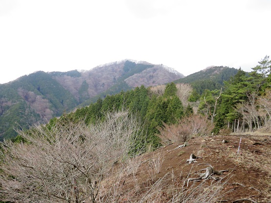 湯船山が地味に遠く