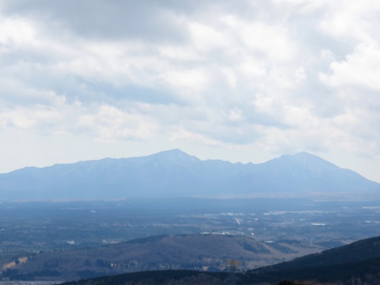 三国ハイキングコースからの愛鷹山の景色