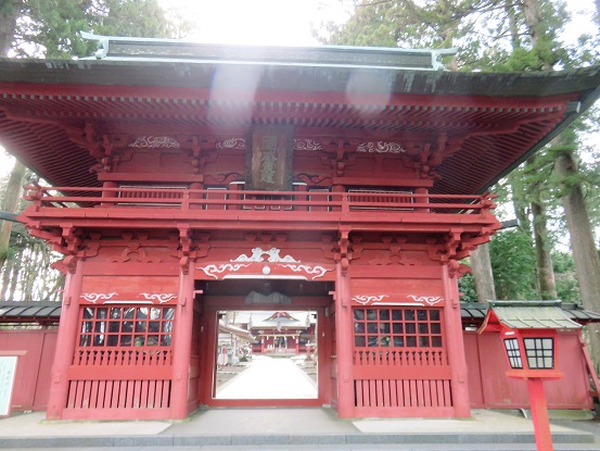 東口本宮冨士浅間神社の門