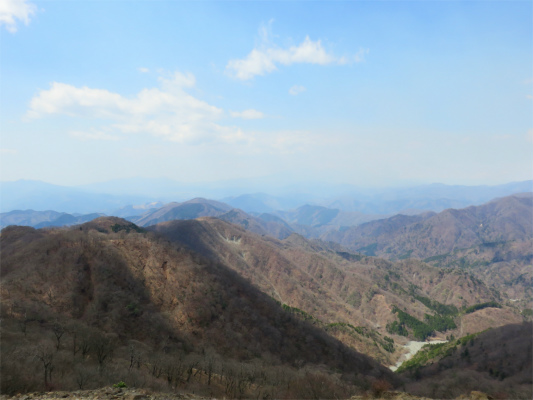 f:id:aohige0718:20180410233641j:plain 塔ノ岳山頂から伊勢沢ノ頭