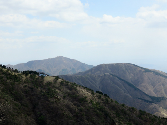 f:id:aohige0718:20180410233714j:plain 三ノ塔と大山