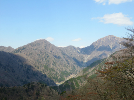 f:id:aohige0718:20180410233945j:plain 蛭ヶ岳と臼ヶ岳