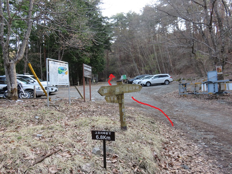 丸川峠入口になる駐車場