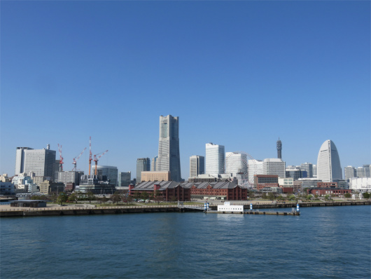 大桟橋からの赤レンガ倉庫に、ランドマークタワー