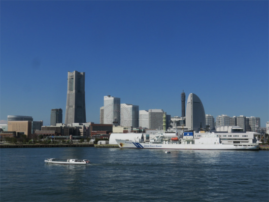 横浜大桟橋からの横浜の景色