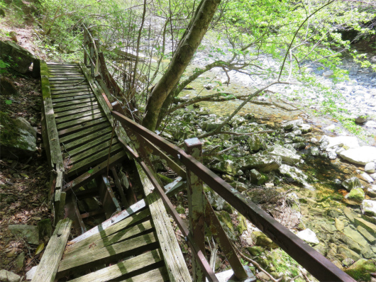 登山道崩落