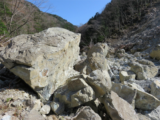 河原小屋への岩登り