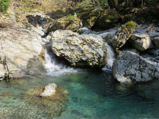 双門の滝の上流部