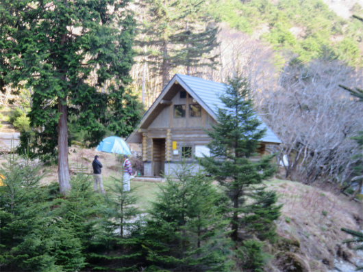 狼平避難小屋