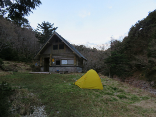 狼平避難小屋夕暮れ