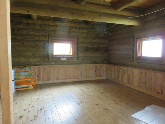 行者還避難小屋の内部