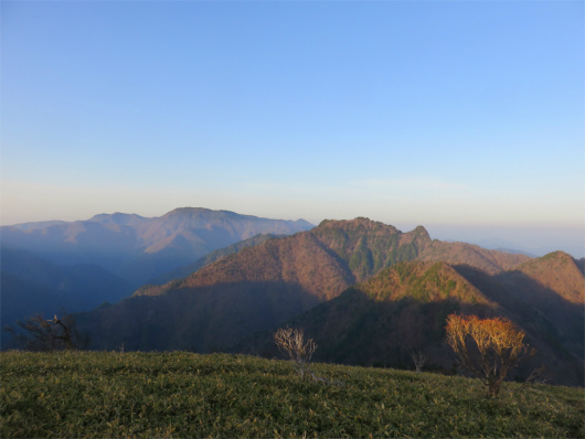 山上ヶ岳から八経ヶ岳・弥山・双門の景色