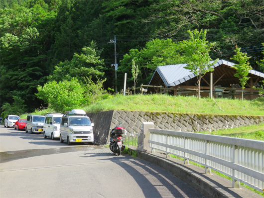 f:id:aohige0718:20180524205729j:plain 神ノ川ヒュッテ駐車場n