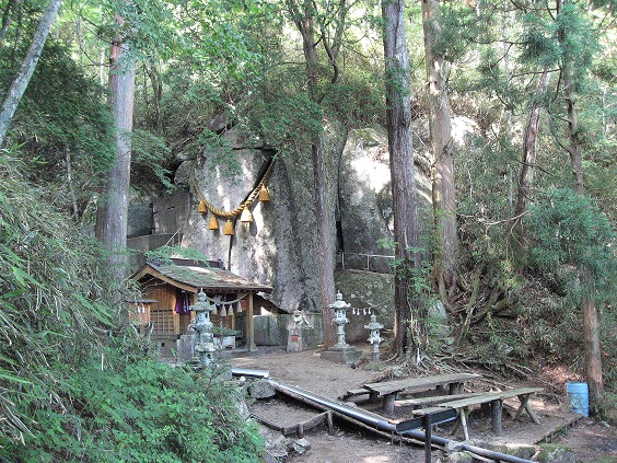 石割神社