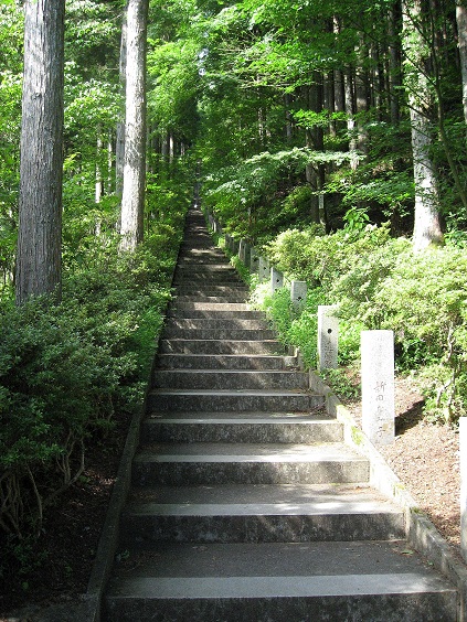 石割神社長い階段