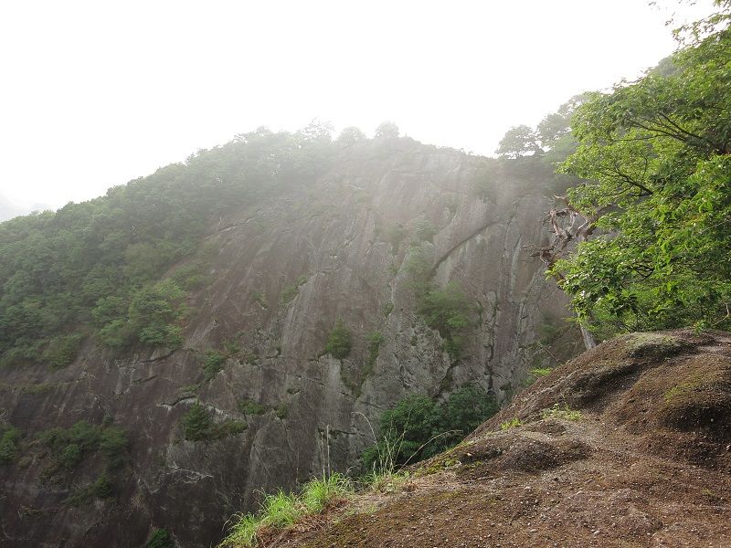 雁ヶ腹摺山 姥子山 岩殿山登山縦走 大峠 大垈山 セーメーバン 稚子落し 後編 アオヒゲ危機一髪 樽の中身は何だろう