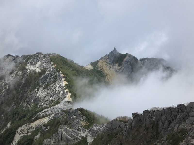 観音岳・薬師岳・地蔵岳鳳凰三山縦走路