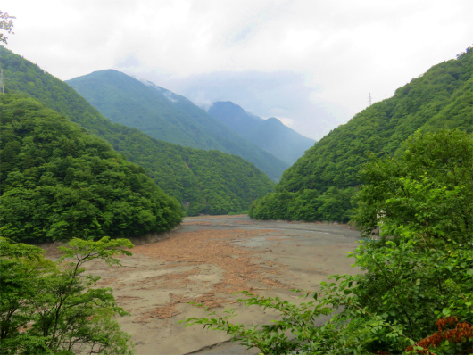 畑薙ダム付近山深い景色