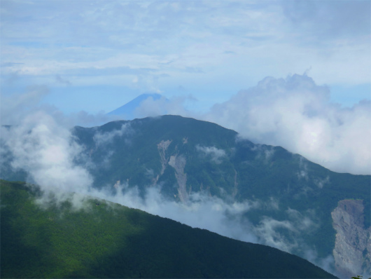 茶臼小屋から富士山