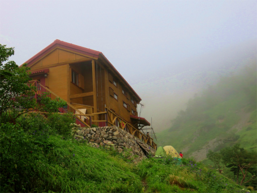 茶臼小屋裏側