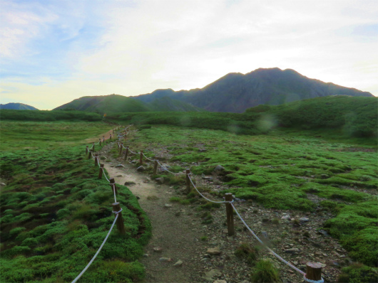 f:id:aohige0718:20180816172142j:plain 百間平から延びる赤石岳への縦走路