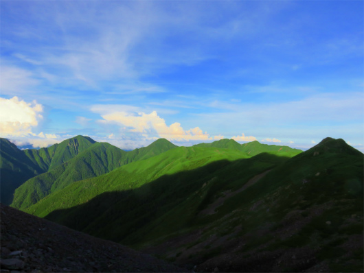 f:id:aohige0718:20180816172345j:plain 南アルプス南部の山並み