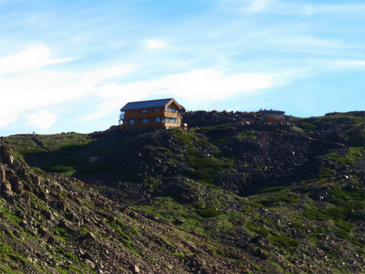 f:id:aohige0718:20180816172450j:plain 赤石岳の稜線赤石岳避難小屋