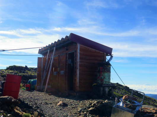 f:id:aohige0718:20180816172701j:plain 赤石岳避難小屋のトレイ