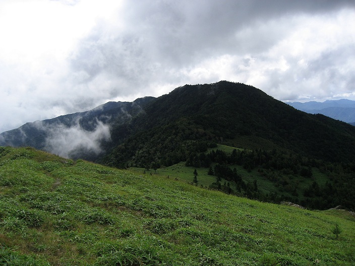 f:id:aohige0718:20180902112333j:plain 目指す小金沢山