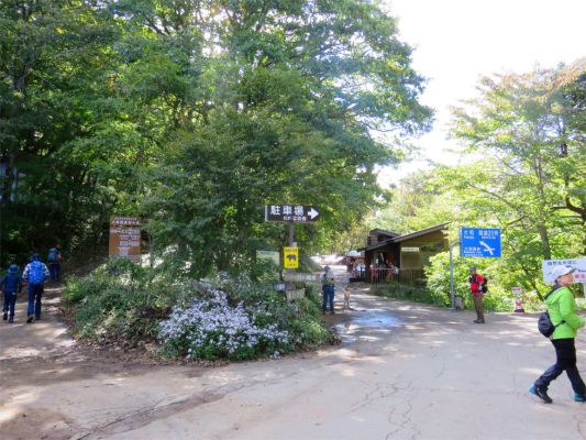 f:id:aohige0718:20181008111524j:plain 上日川峠周辺の様子