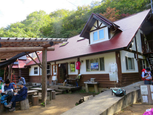 ロッヂ長兵衛 福ちゃん荘大菩薩嶺登山 アクセス駐車場 宿泊料金 テント トイレ 上日川峠 小菅の湯 前編 アオヒゲ危機一髪 樽の中身は何だろう