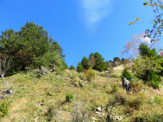 f:id:aohige0718:20181008112016j:plain 雷岩までの急登