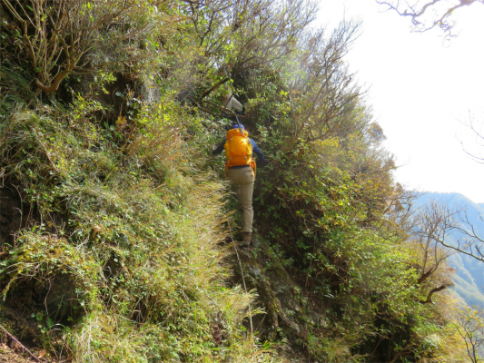 下っては登るを繰り返す