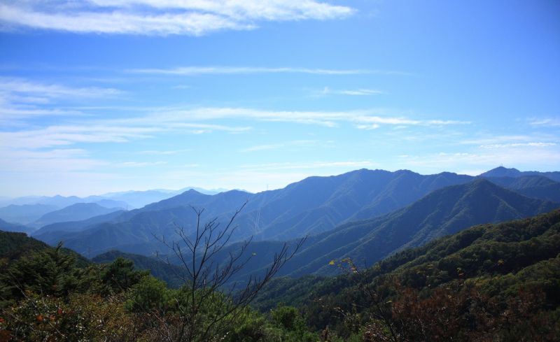 f:id:aohige0718:20181024202937j:plain 京戸山・達沢山方面の景色