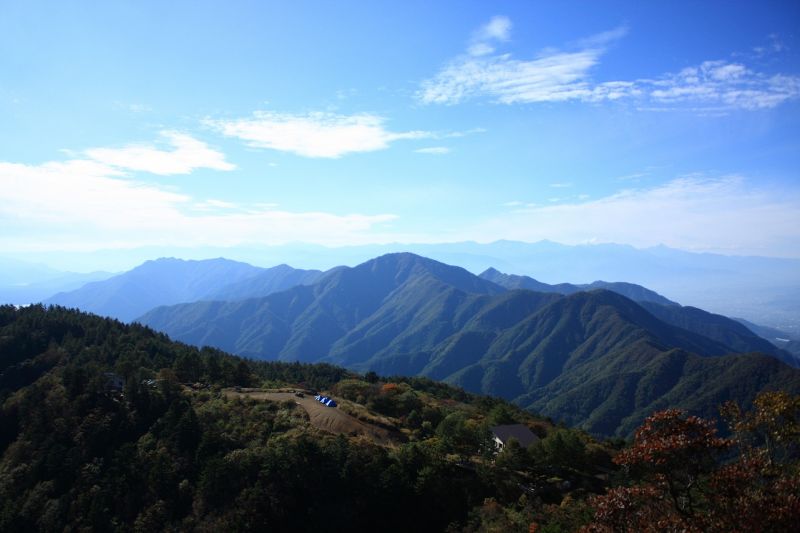 御坂山塊三ツ峠山の山小屋