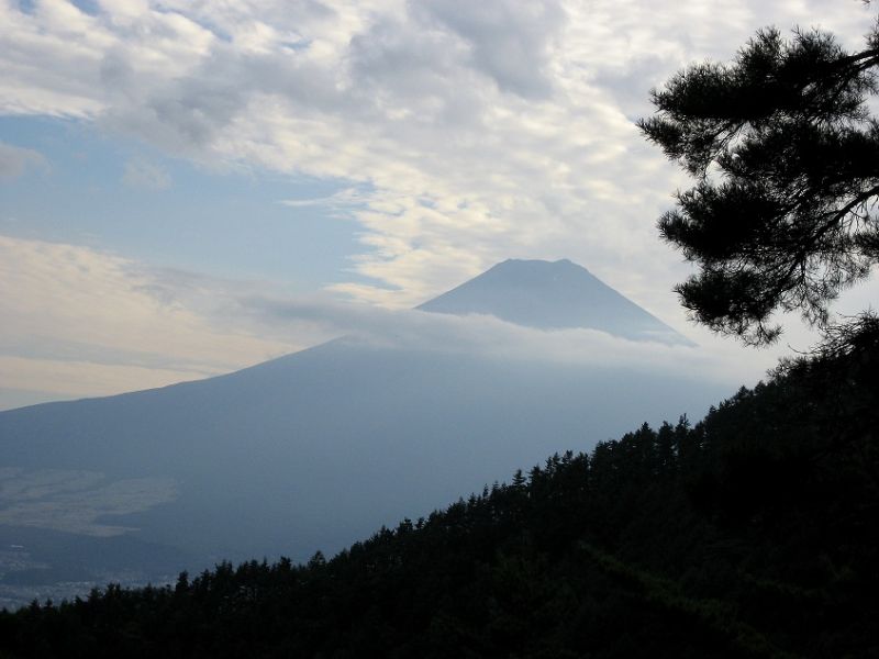 三ツ峠山の下山ルート綺麗な富士山