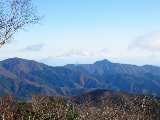 三頭山からの大岳山方面の景色