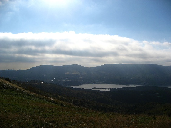 f:id:aohige0718:20181119173008j:plain 石割山方面から見る山中湖