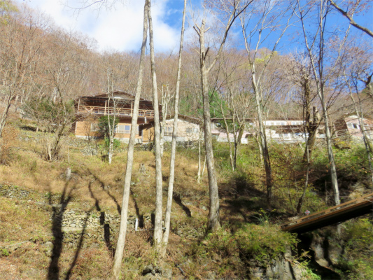 f:id:aohige0718:20181125133828j:plain 三条の湯(三条小屋)