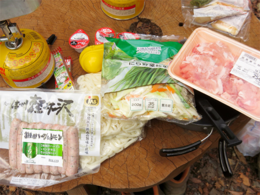 f:id:aohige0718:20181125134155j:plain 三条の湯テント泊キャンプ飯準備