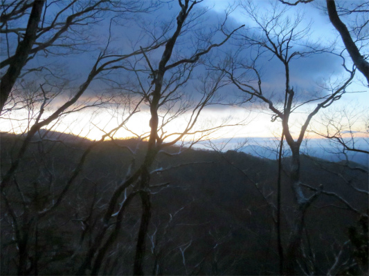 雲取山登山道東の空