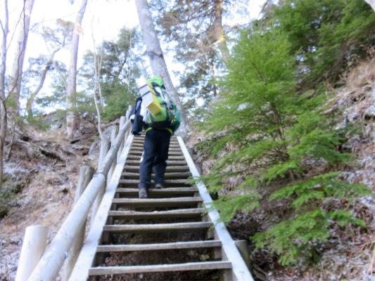 三峯神社方面の分岐階段