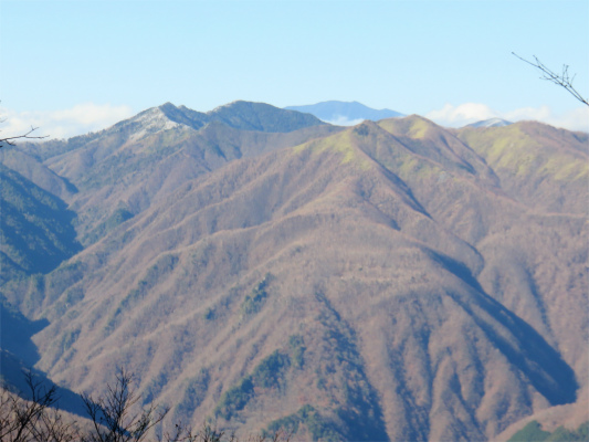 和名倉山と唐松尾山方面景色