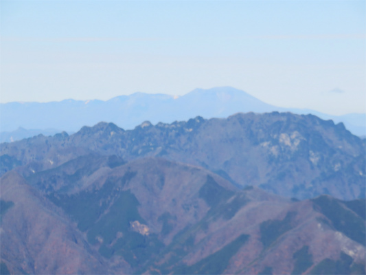 白岩小屋から両神山