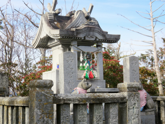 三峯神社の奥宮(妙法ヶ岳)